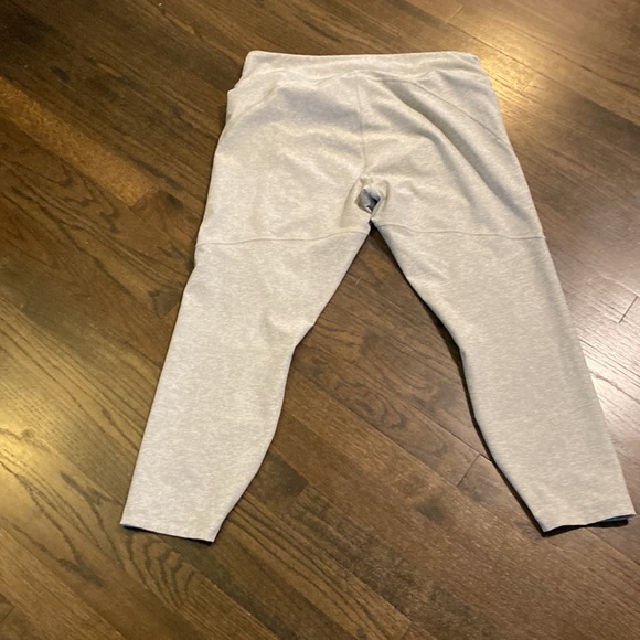 Outdoor Voices Gray Cropped Leggings XL EUC - Picture 6 of 7